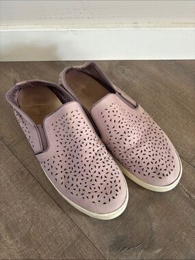 Vionic Women's Lavender Perforated Slip-On Sneakers